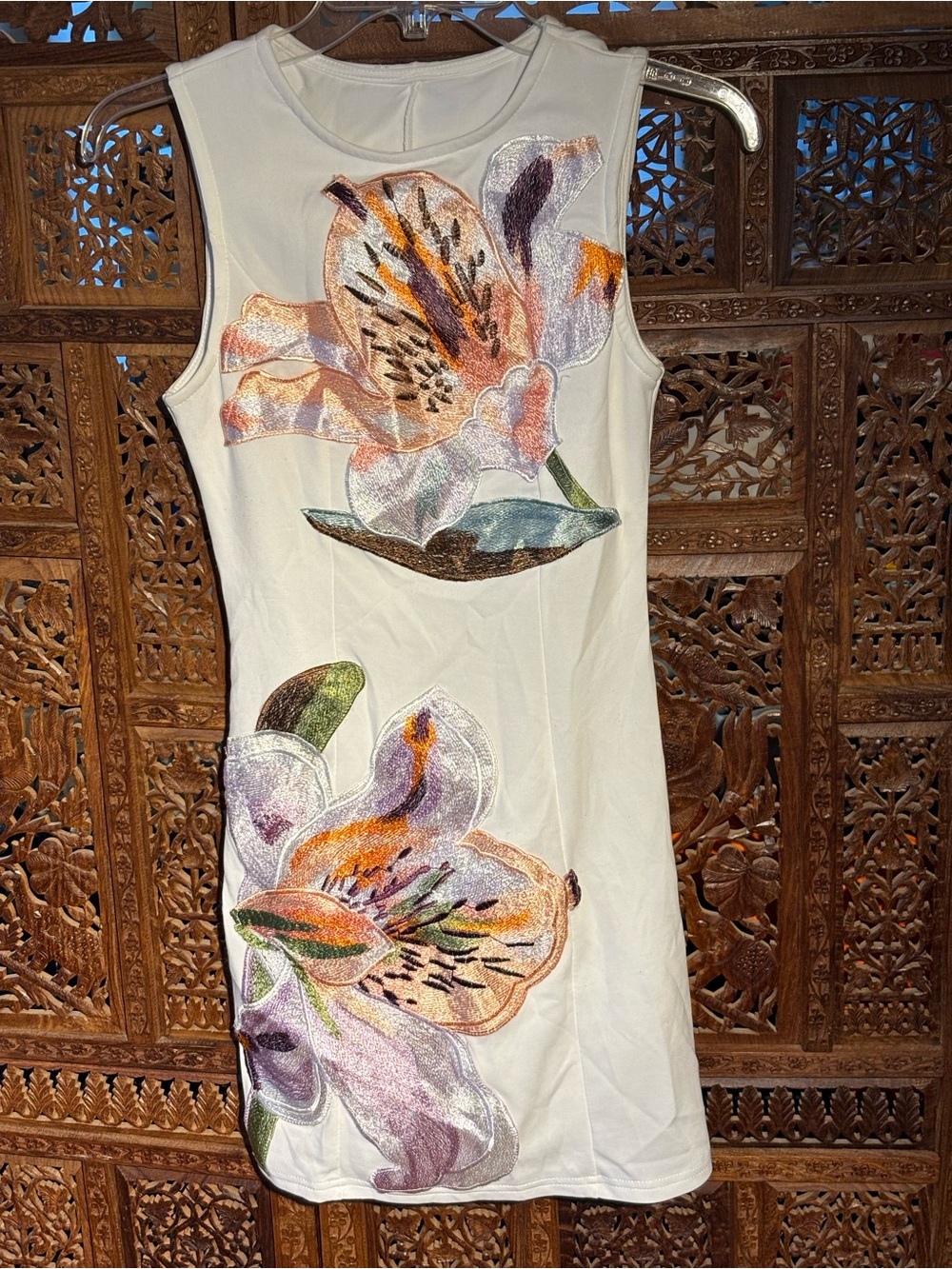NWT White Floral Appliqué Sleeveless Dress